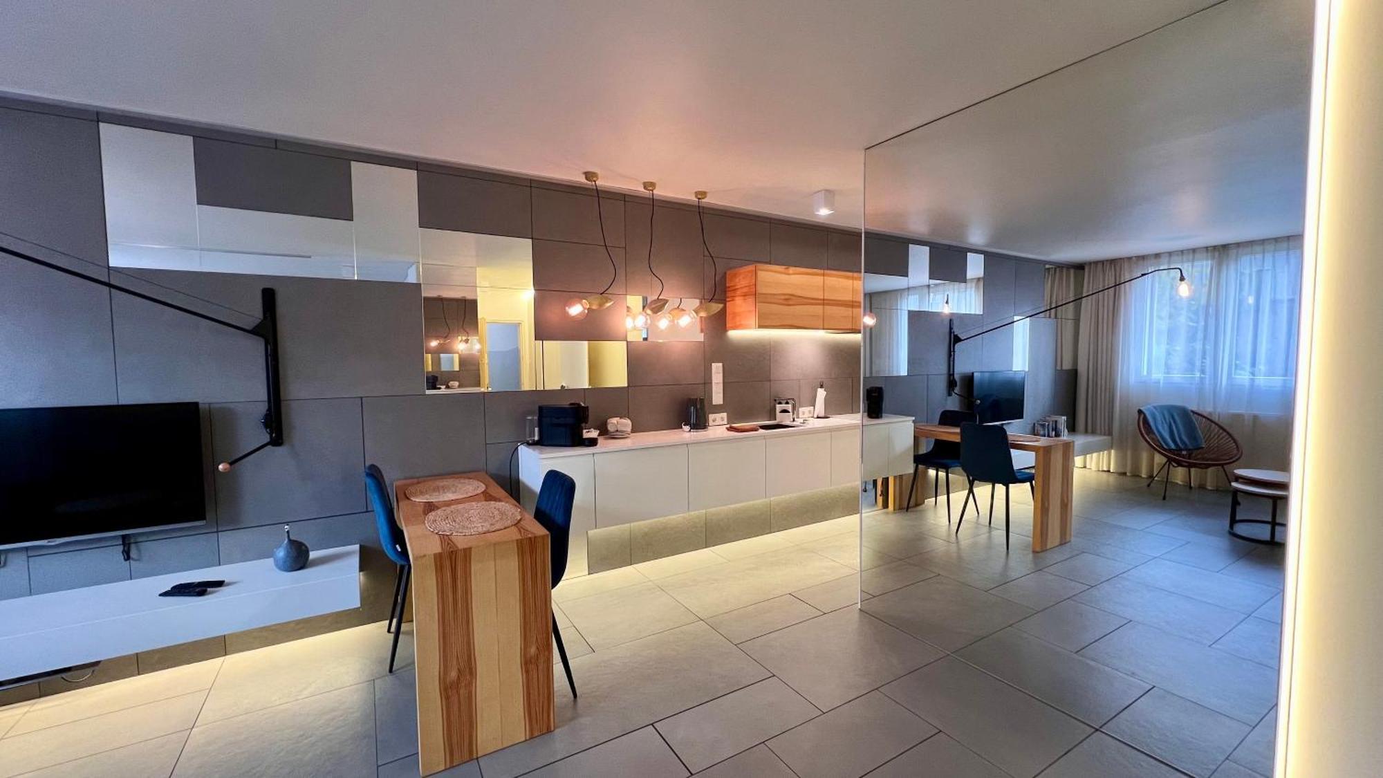 Apartment Modzelewskiego, Metro Wierzbno, Free Parking, 100mbps Wi-fi, Remote-ready