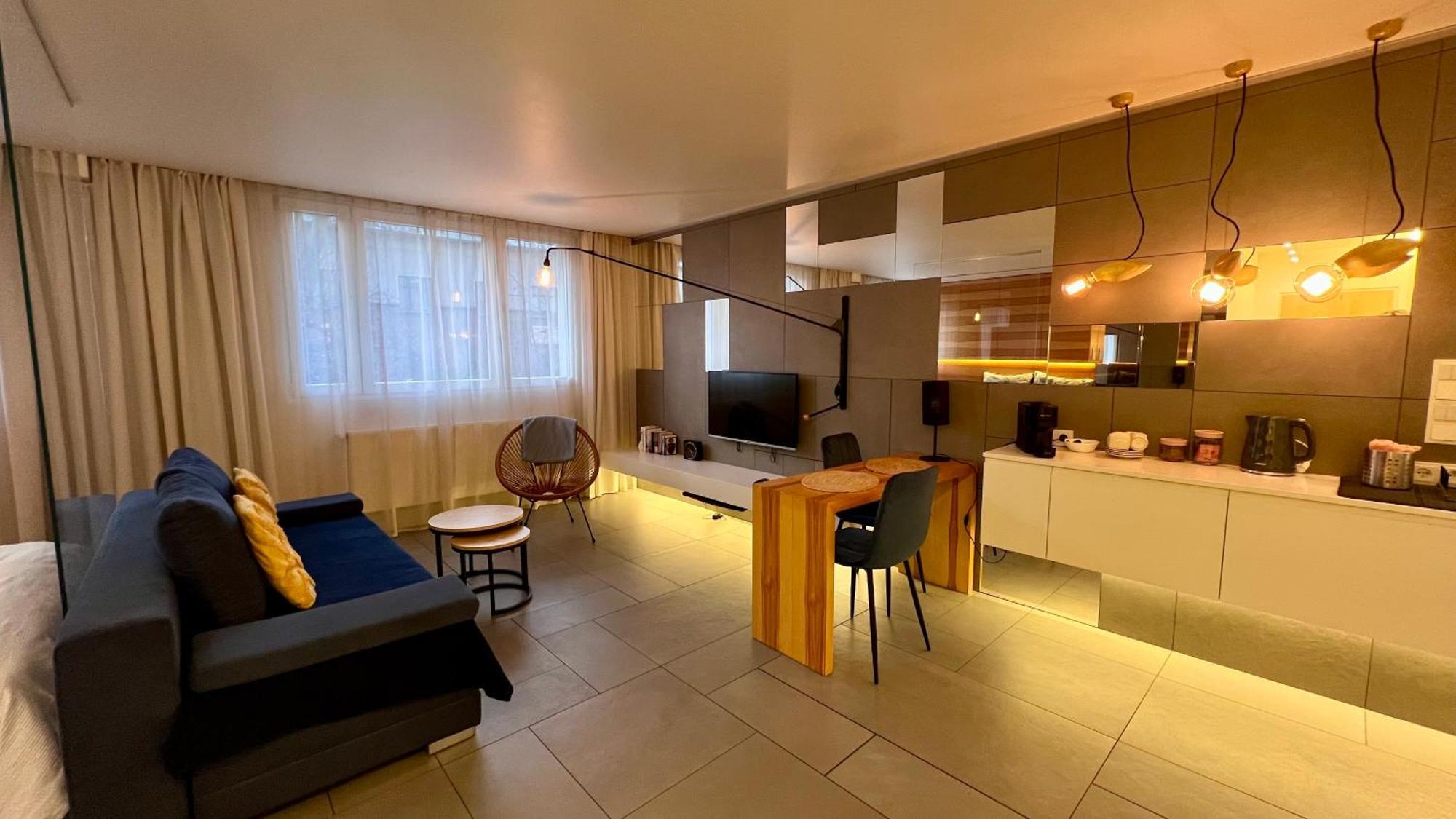 Modzelewskiego, Metro Wierzbno, Free Parking By Cosmo Spirit Leilighet