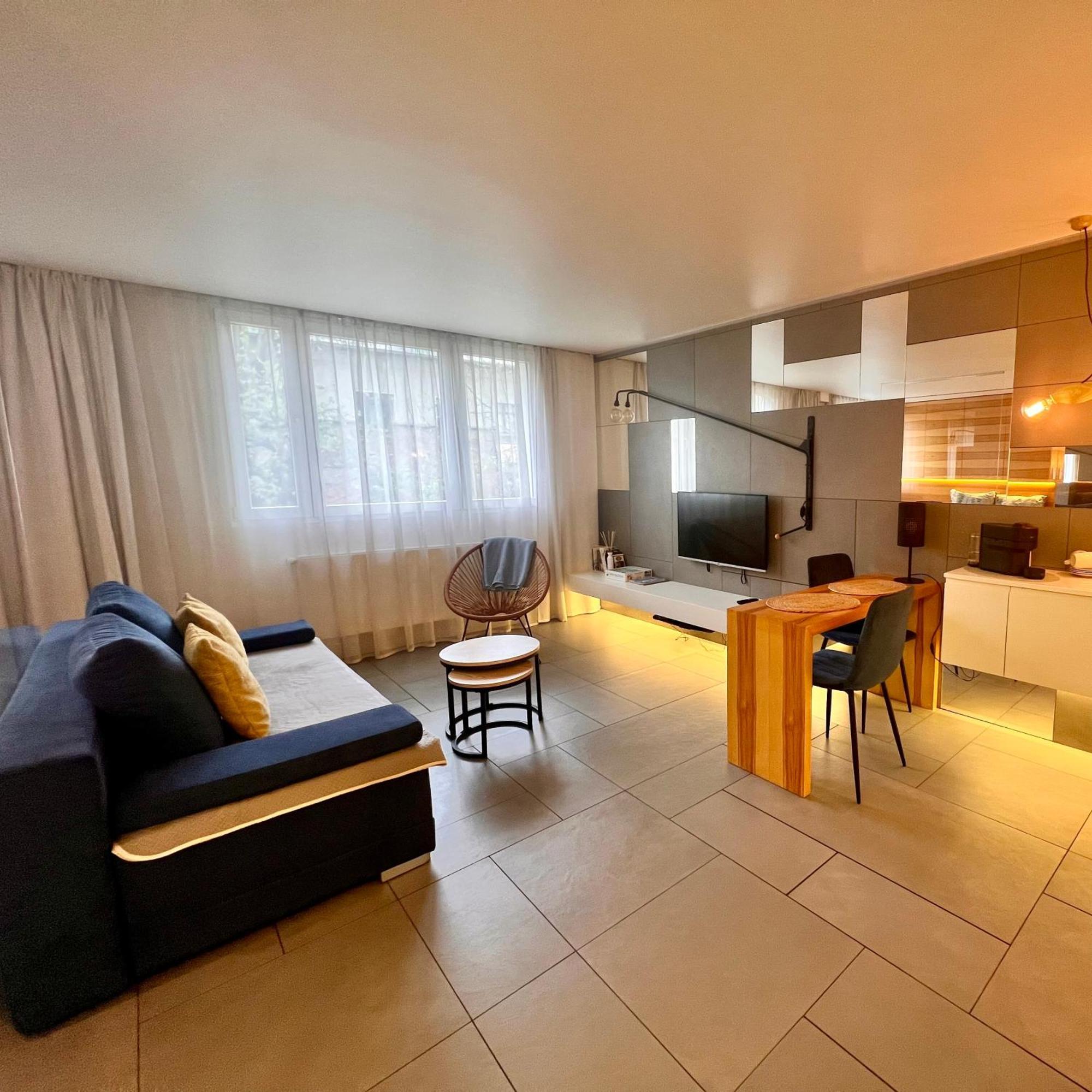 Modzelewskiego, Metro Wierzbno, Free Parking, 100mbps Wi-fi, Remote-ready Warsaw